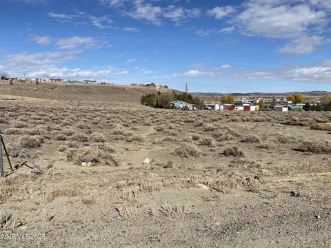 1330 Hooten Dr, Silver Springs, NV 89429