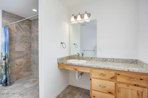 Bath - 6126 Cow Canyon Dr, Fallon, NV 89406 photo 2 of 3