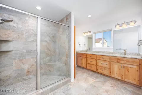 Bath - 6126 Cow Canyon Dr, Fallon, NV 89406 photo 3 of 3