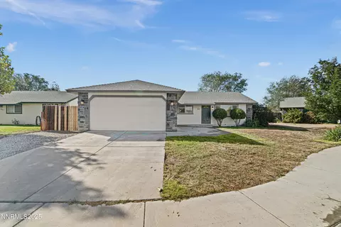 805 Columbine Ct, Fernley, NV 89408