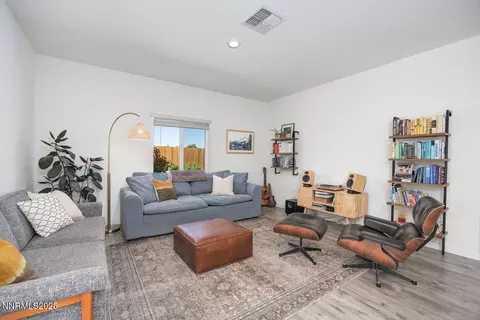 Living - 654 Sycamore Dr, Fallon, NV 89406 photo 2 of 2