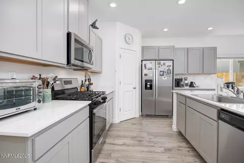 Kitchen - 654 Sycamore Dr, Fallon, NV 89406 photo 3 of 3