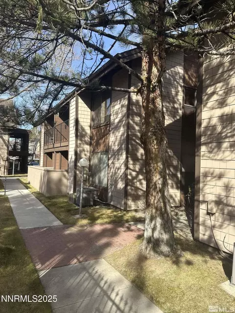 1465 E Peckham Ln #40, Reno, NV 89502