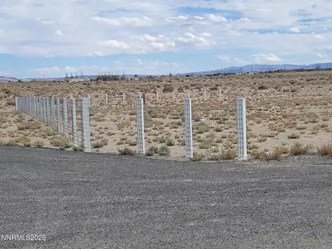 4155 E 4th St, Silver Springs, NV 89429