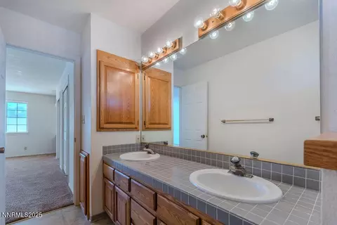 Bath - 6366 Westwind Way, Fallon, NV 89406 photo 3 of 3