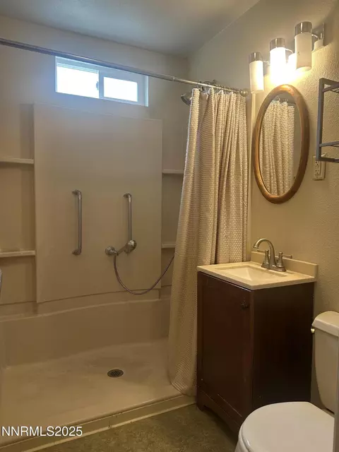 Bath - 880 Ruby Ave, Reno, NV 89503 photo 1 of 2