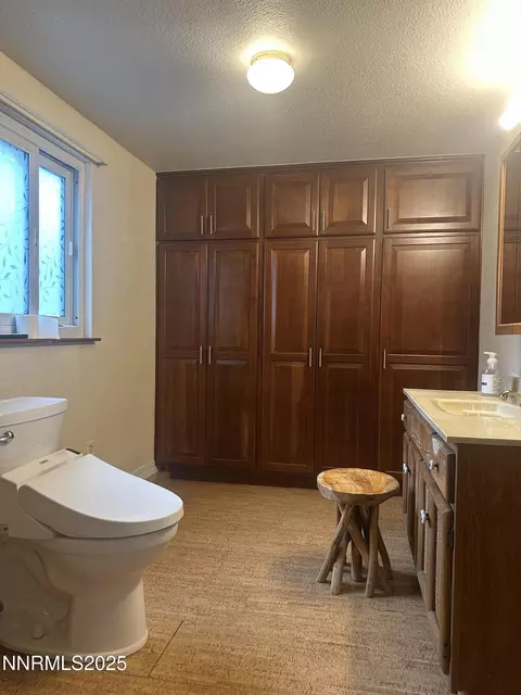 Bath - 880 Ruby Ave, Reno, NV 89503 photo 2 of 2