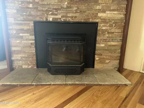 Living - 880 Ruby Ave, Reno, NV 89503 photo 7 of 7