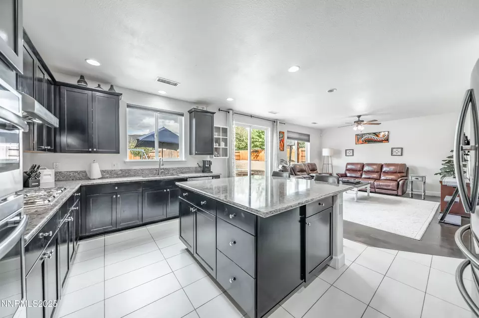 Kitchen - 2830 Tobiano Dr, Reno, NV 89521 photo 4 of 6