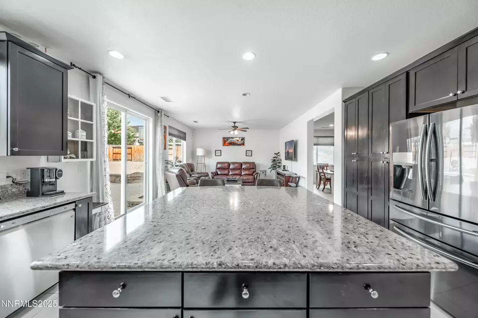 Kitchen - 2830 Tobiano Dr, Reno, NV 89521 photo 5 of 6
