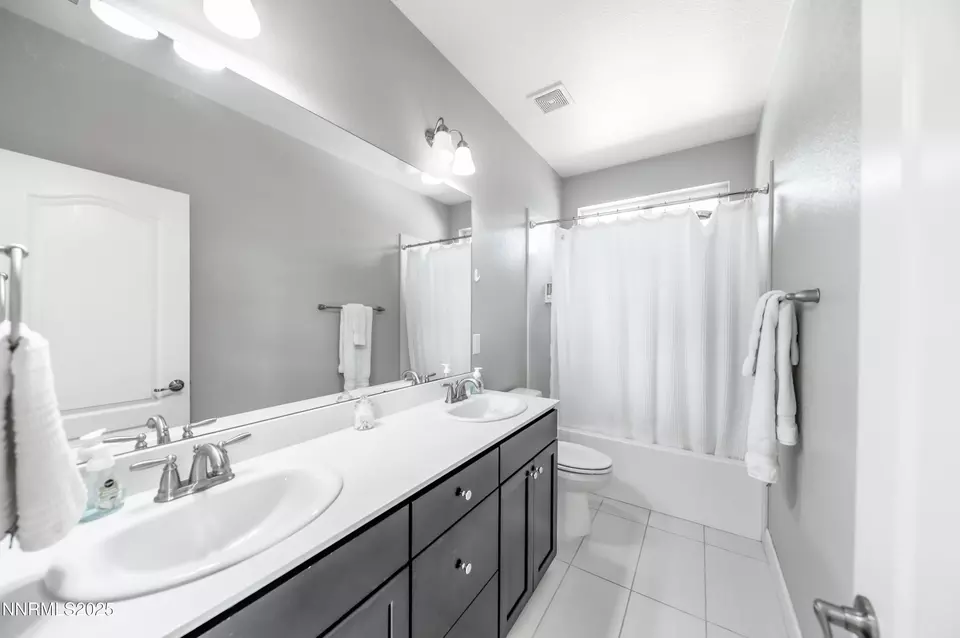 Bath - 2830 Tobiano Dr, Reno, NV 89521 photo 5 of 6