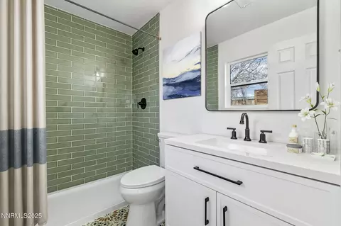 Bath - 19 Sandefer Ln, Dayton, NV 89403 photo 2 of 5