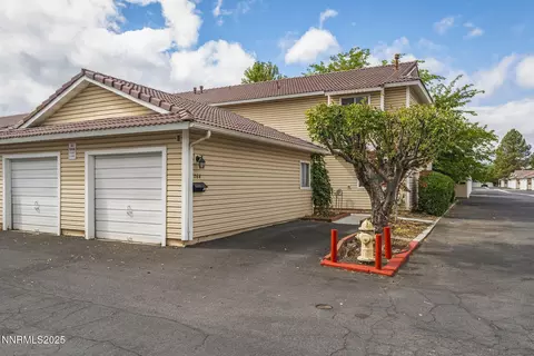 1064 Bradley Sq, Sparks, NV 89434