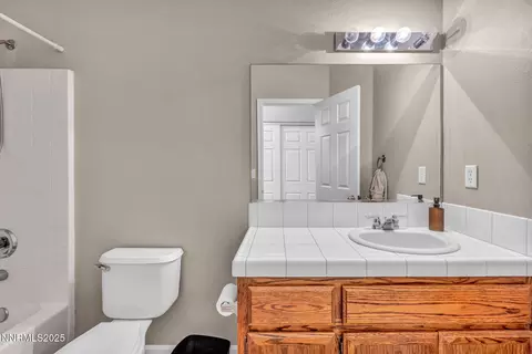 Bath - 1295 Eider Cir, Fallon, NV 89406 photo 1 of 4