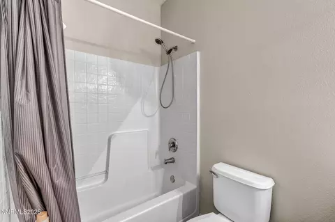 Bath - 1295 Eider Cir, Fallon, NV 89406 photo 2 of 4