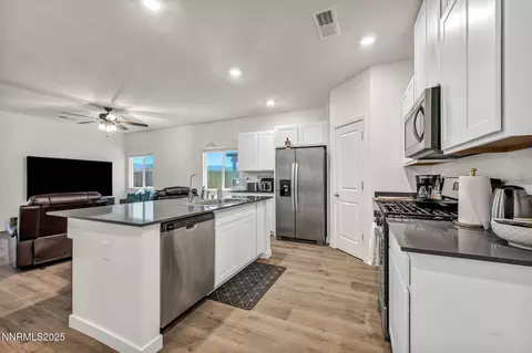Kitchen - 1019 Anthony Ln, Fernley, NV 89408 photo 3 of 5