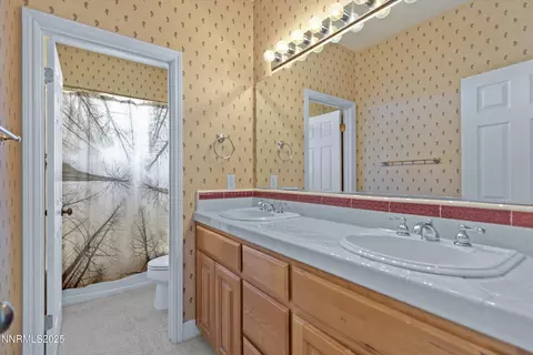 Bath - 2966 Eagle Rock Ct, Reno, NV 89511 photo 6 of 7