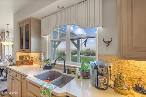 Kitchen - 2966 Eagle Rock Ct, Reno, NV 89511 photo 4 of 6
