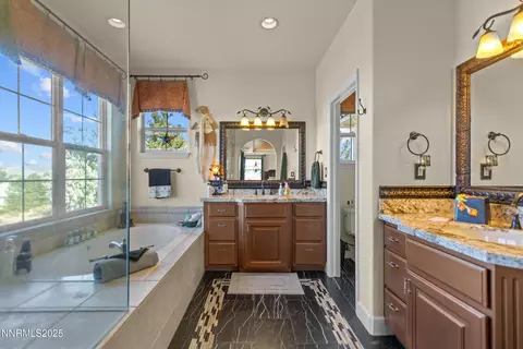 Bath - 2966 Eagle Rock Ct, Reno, NV 89511 photo 2 of 7