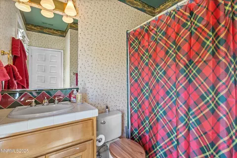 Bath - 2966 Eagle Rock Ct, Reno, NV 89511 photo 5 of 7