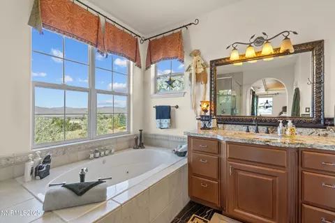 Bath - 2966 Eagle Rock Ct, Reno, NV 89511 photo 4 of 7