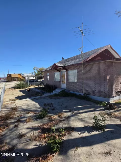 306 6th St, Hawthorne, NV 89415