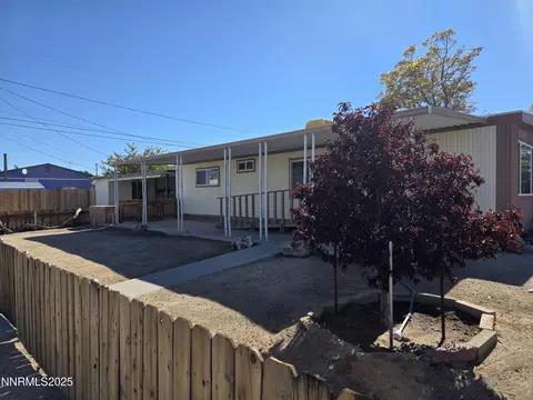 1110 4th St, Hawthorne, NV 89415