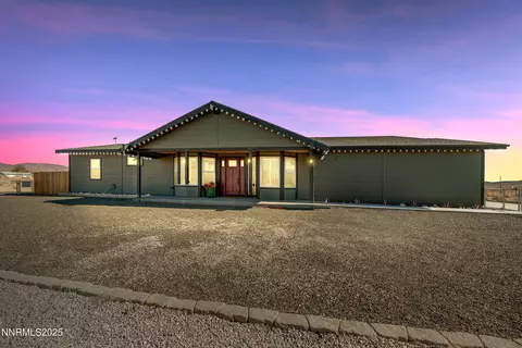3900 Hackberry St, Silver Springs, NV 89429