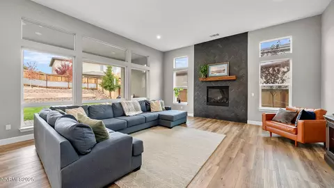 Living - 279 Shackleton Dr, Verdi, NV 89439 photo 2 of 2