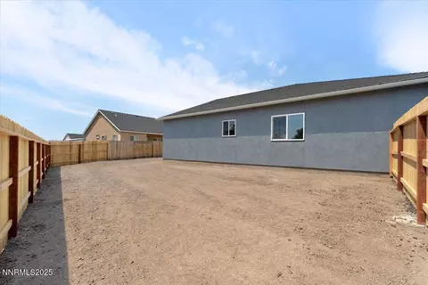 Exterior - 815 Great Basin Ln, Fallon, NV 89406 photo 5 of 7