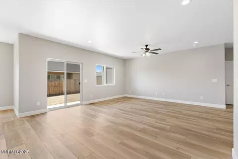 Living - 815 Great Basin Ln, Fallon, NV 89406 photo 5 of 13