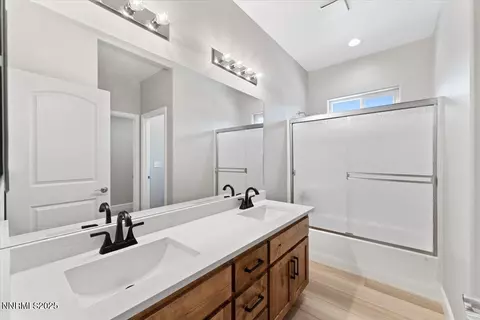 Bath - 815 Great Basin Ln, Fallon, NV 89406 photo 1 of 2