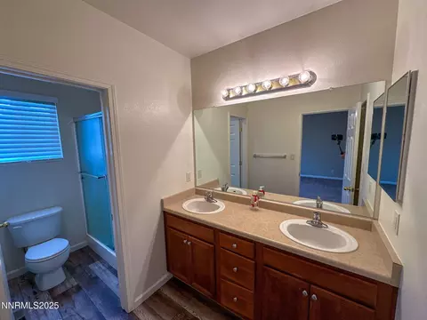Bath - 2185 Eagle Greens Dr, Reno, NV 89521 photo 2 of 2