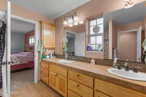Bath - 405 Cornerstone Ct, Fallon, NV 89406 photo 2 of 3