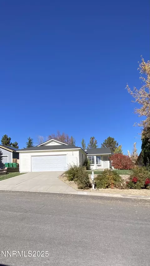 7395 Lindsey Ln, Sparks, NV 89436