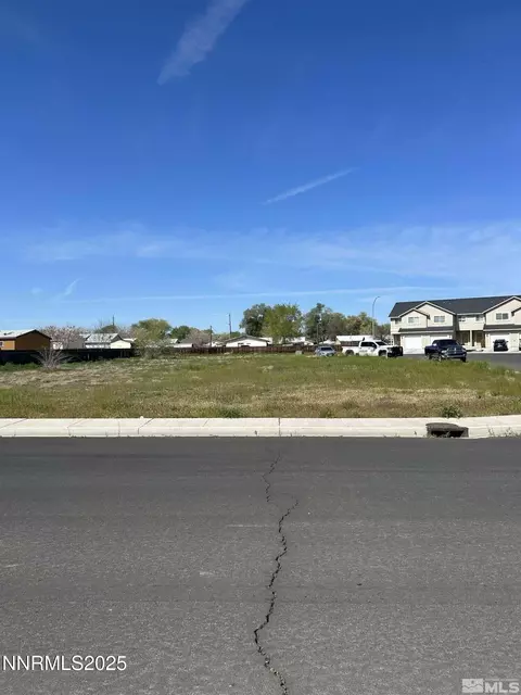 670 Desert Springs Ct, Fallon, NV 89406