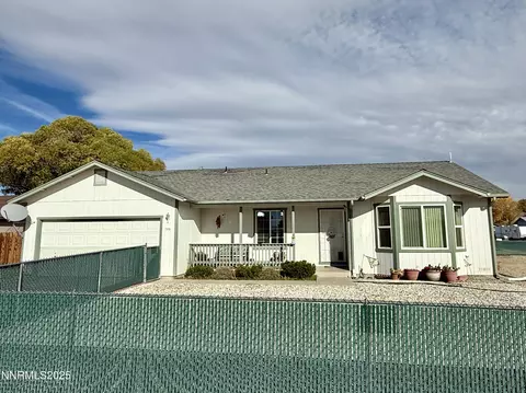 700 Kathy Ave, Yerington, NV 89447
