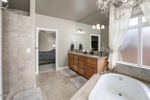 Bath - 1135 Whitehawk Dr, Fallon, NV 89406 photo 4 of 7