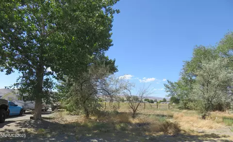 5 Pebble Beach Ln, Yerington, NV 89447