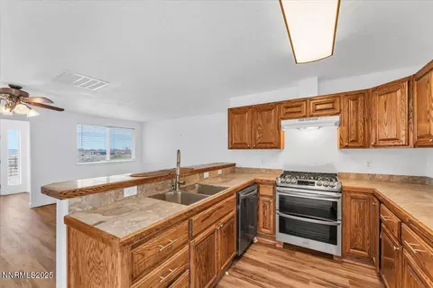 Kitchen - 988 Bench Rd, Fallon, NV 89406 photo 5 of 7