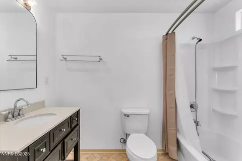 Bath - 988 Bench Rd, Fallon, NV 89406 photo 1 of 2