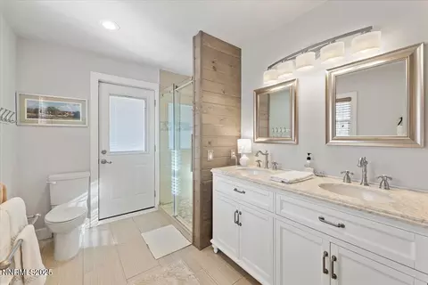 Bath - 20855 Ames Ln, Reno, NV 89521 photo 3 of 5