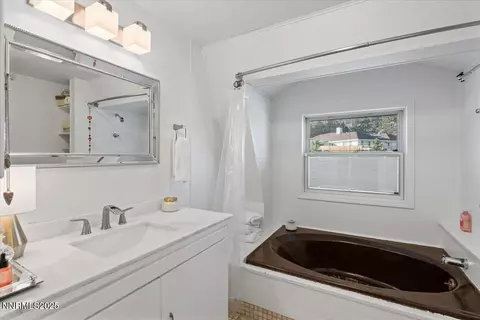 Bath - 20855 Ames Ln, Reno, NV 89521 photo 2 of 5