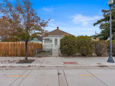 324 Victorian Ave, Sparks, NV 89431