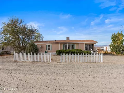 77 Mountain Ln, Yerington, NV 89447