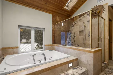 Bath - 1610 Combination Rd, Reno, NV 89521 photo 4 of 8