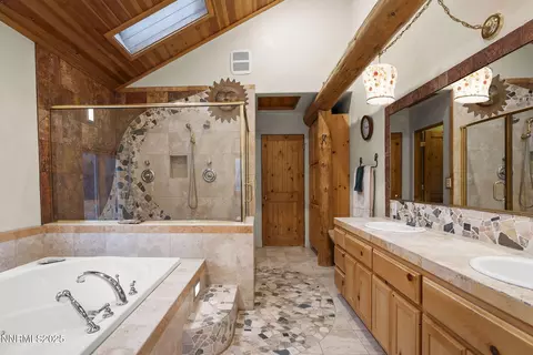 Bath - 1610 Combination Rd, Reno, NV 89521 photo 5 of 8