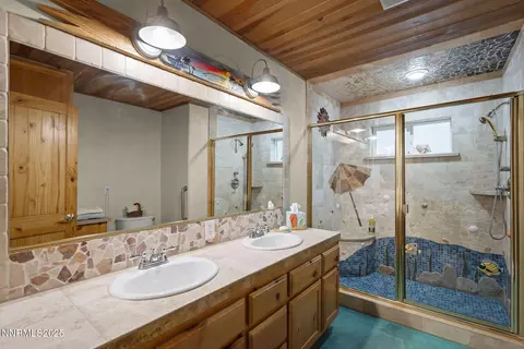 Bath - 1610 Combination Rd, Reno, NV 89521 photo 1 of 8
