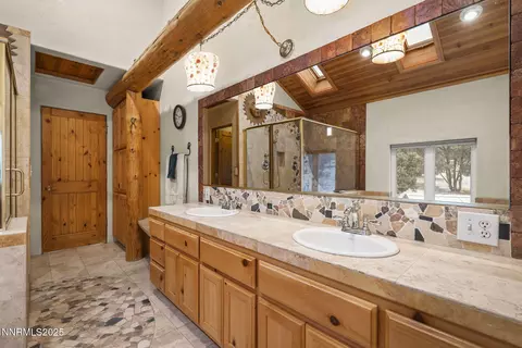 Bath - 1610 Combination Rd, Reno, NV 89521 photo 3 of 8