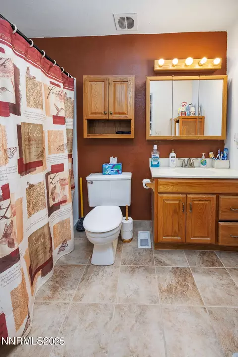Bath - 3395 Duane Dr, Fallon, NV 89406 photo 1 of 2